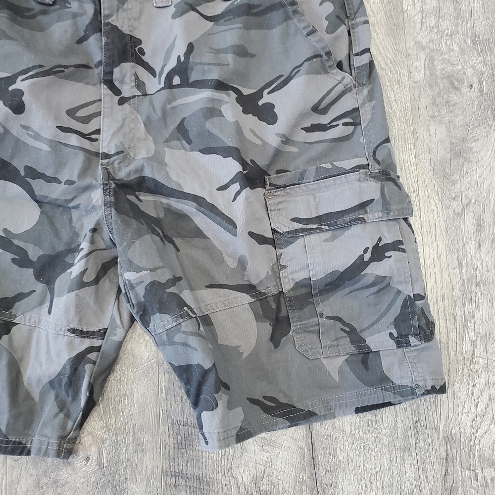 Wrangler Black Camo Shorts 44 - Picture 2 of 5